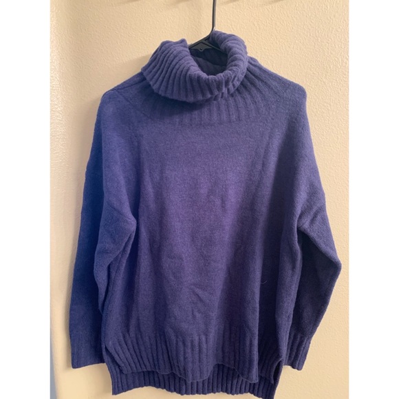 Turtle neck sweater - Picture 2 of 2